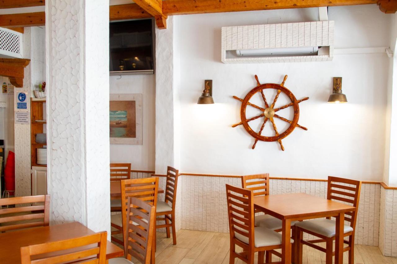 Hotel Almadraba Захара де лос Атунес Екстериор снимка